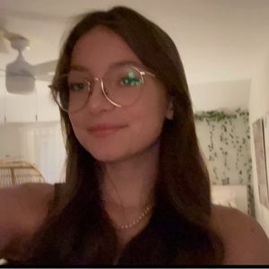 Hello! My name is lucy! I sell squishmallows, clothes, etc! Happy shopping!💕💕